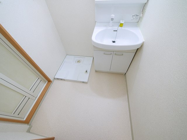 アムール野村Ⅲの洗面所|スペースが確保できる洗面所です