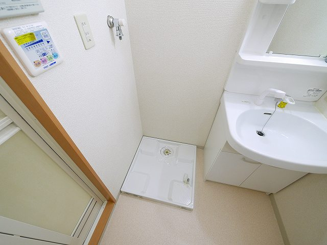 アムール野村Ⅲの設備|嬉しい室内洗濯機置き場がございます。