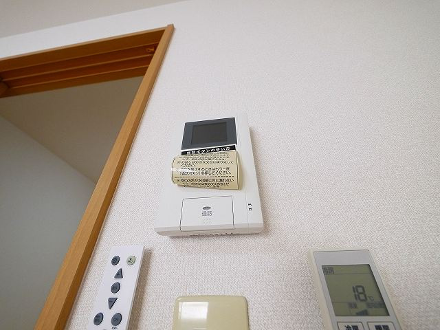 アムール野村Ⅲのセキュリティ|お顔が見えるモニター付きインターホンもございます。