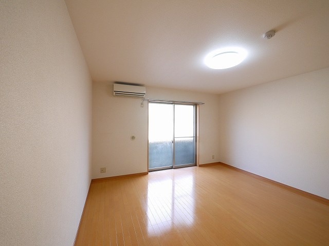 アムール野村Ⅲの寝室|広くて明るい寝室