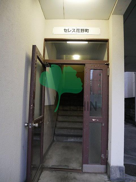 セレス花野町のエントランス