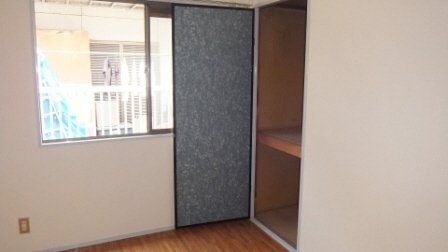 サンハイツⅠの寝室|収納もたっぷりです。