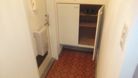 サンハイツⅠの玄関|下駄箱付きです