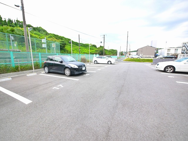 エルコートの駐車場|敷地内に駐車場がありお車をお持ちの方も安心です