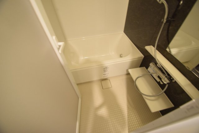 クレシェンテ梅月の浴室|きれいなお風呂です