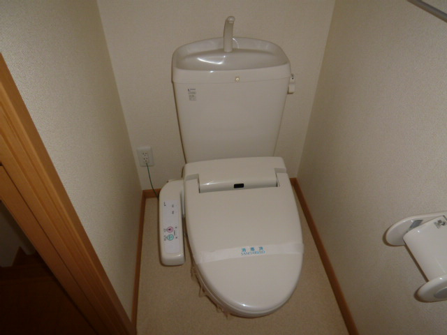 エピナール　ララＡのトイレ|シャワー付きトイレ