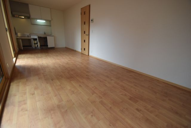 シャンティ上山の居間・リビング|駅まで徒歩５分