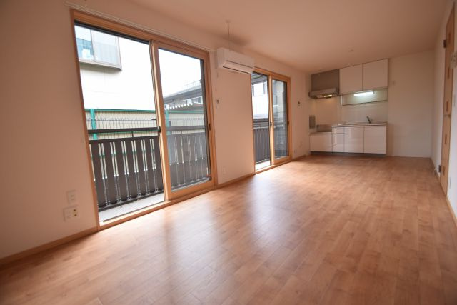 シャンティ上山の居間・リビング|広いリビングです