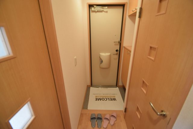 シャンティ上山の玄関|下駄箱付き