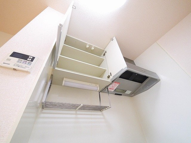 カサグランデ（柏木町）のキッチン|上に戸棚もありますよ