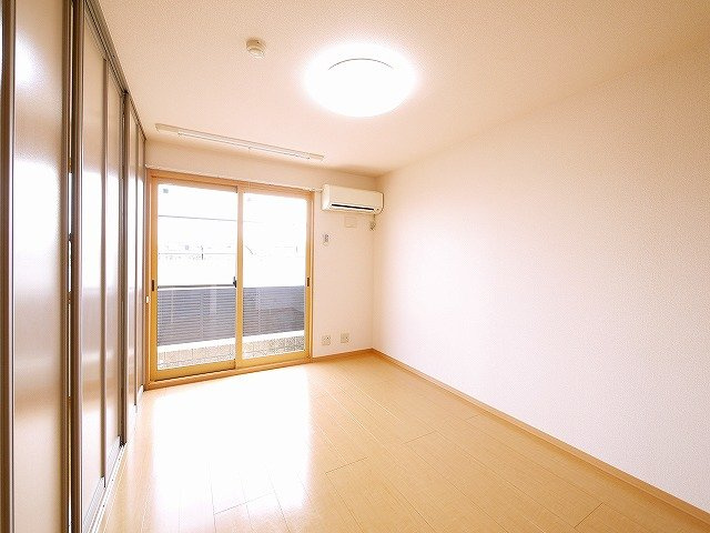 カサグランデ（柏木町）の居間・リビング|ゆったりとしたリビングです