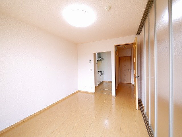 カサグランデ（柏木町）の居間・リビング|ゆったりとした居間です