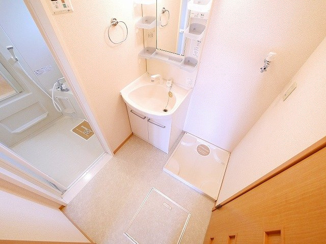 カサグランデ（柏木町）の洗面所|設備が揃っています