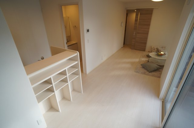 LE　LIEN　ELEVERの居間・リビング|家具はモデルルームとして使用時のものです。内覧の際は撤去しておりますのでご了承ください。