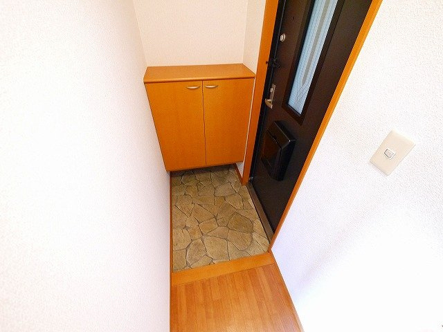 サニーハイツ・学園中の玄関|玄関です