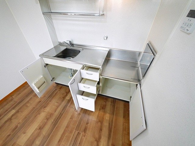 サニーハイツ・学園中のキッチン|コンパクトなキッチンで掃除もラクラク