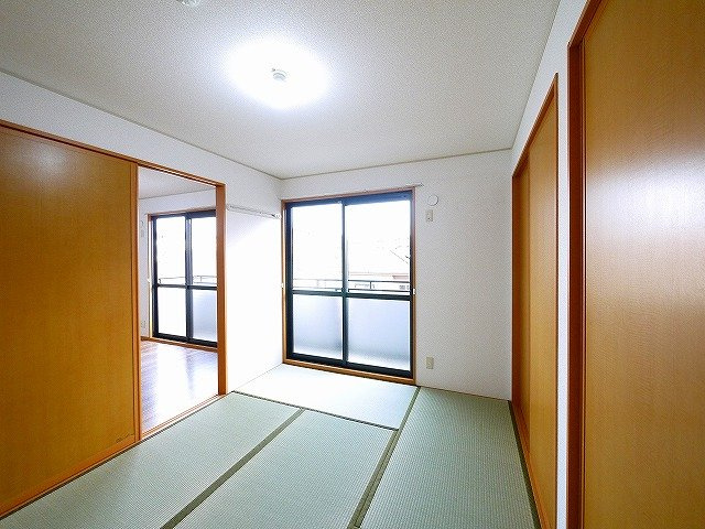 サニーハイツ・学園中の和室|柔らかい畳が心地よい和室