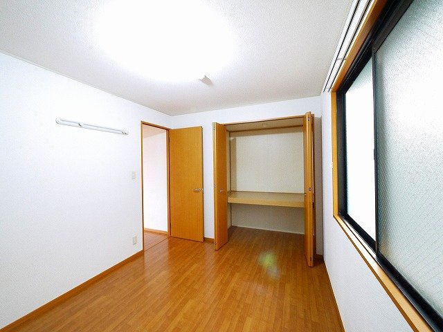 サニーハイツ・学園中の和室|日本らしい落ち着いた雰囲気の和室です