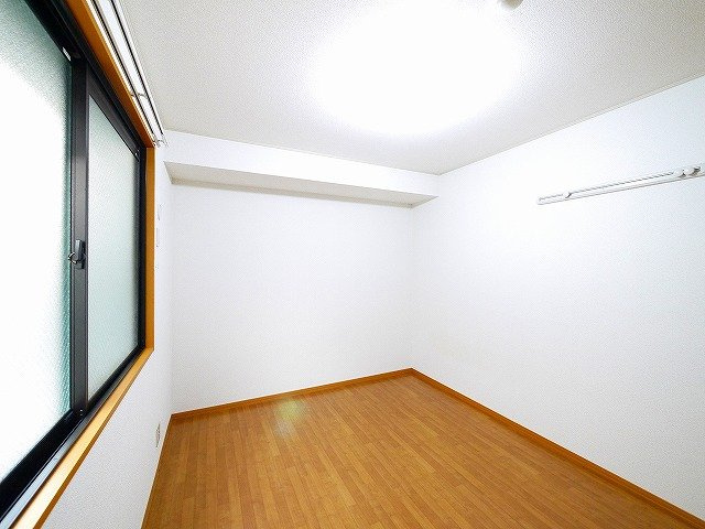 サニーハイツ・学園中の洋室|きれいな洋室です