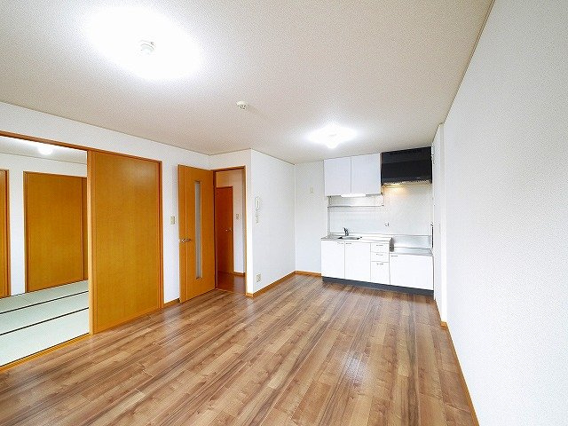 サニーハイツ・学園中の居間・リビング|居間です