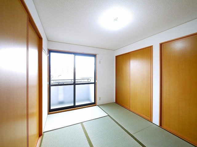 サニーハイツ・学園中の和室|フローリングだけでなく、和室もあります