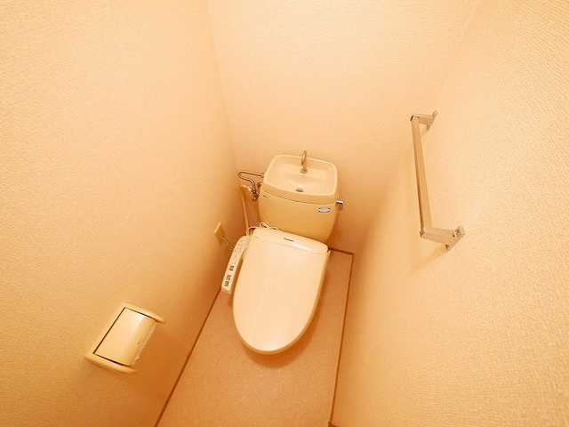ハイム櫟　Ａ棟のトイレ|ゆったりとした空間のトイレです