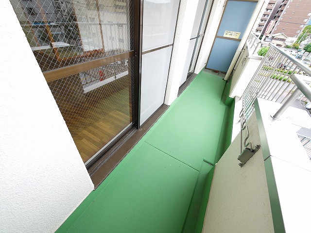 メゾン佐保B棟のバルコニー