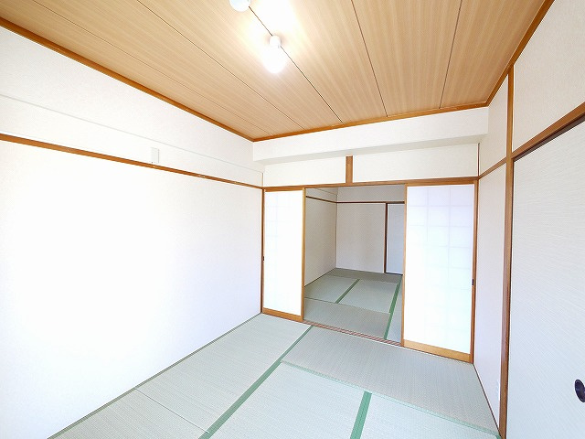 メゾン佐保B棟の和室