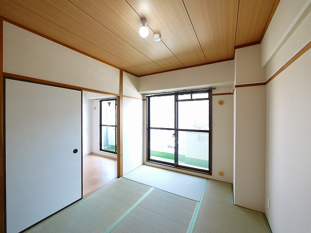 メゾン佐保B棟の和室