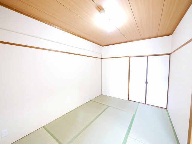 メゾン佐保B棟の和室