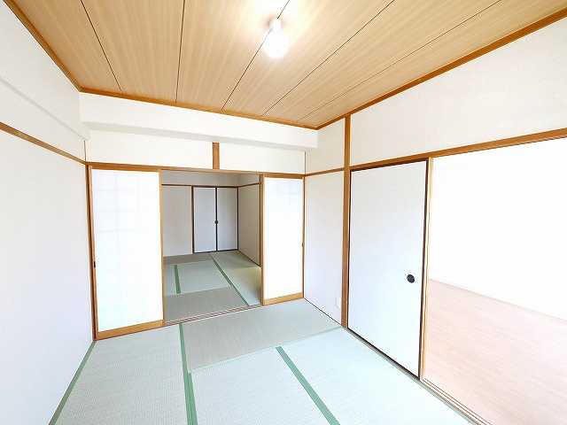 メゾン佐保B棟の和室