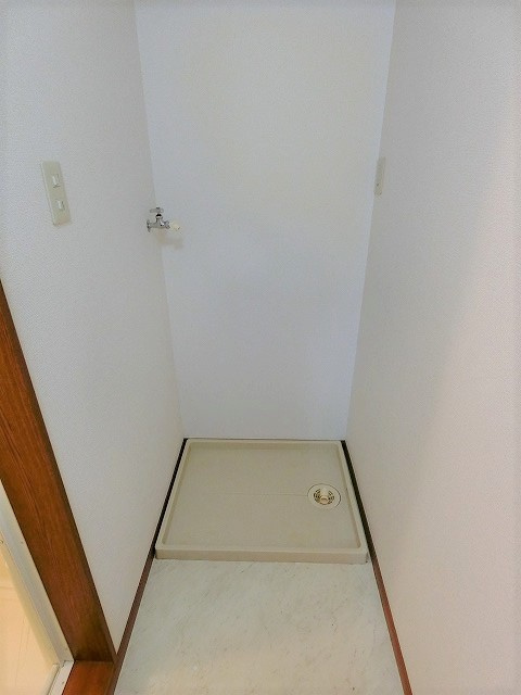 プリモディーネの玄関|写真は同建物の別部屋を参考に掲載しております。