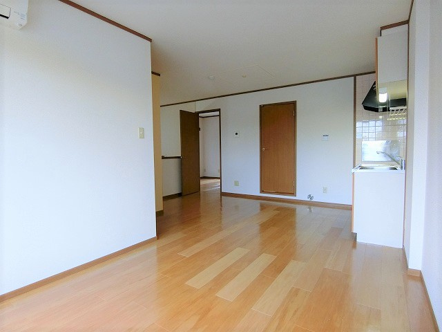 プリモディーネの居間・リビング|写真は同建物の別部屋を参考に掲載しております。