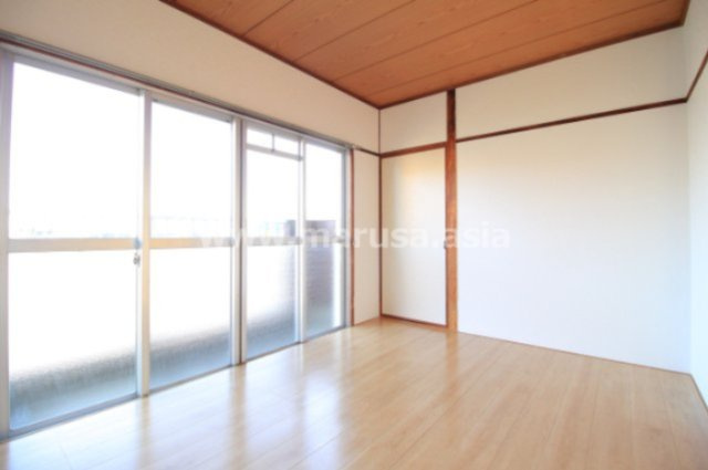 望洋マンションの洋室