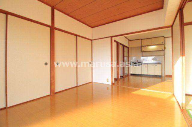 望洋マンションの居間・リビング