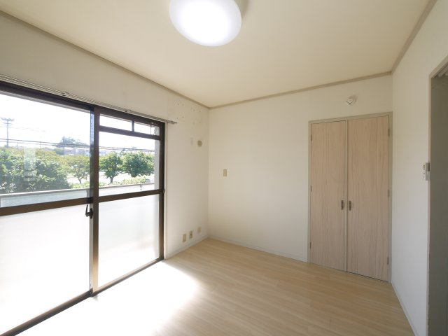 エミエール西大寺の洋室
