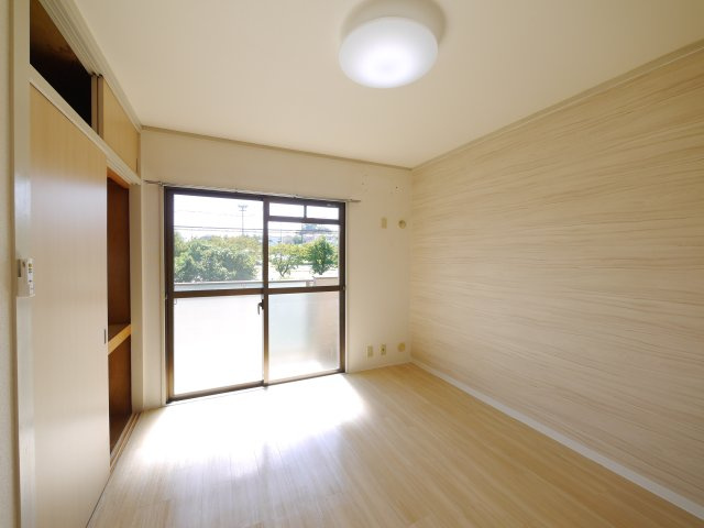 エミエール西大寺の洋室