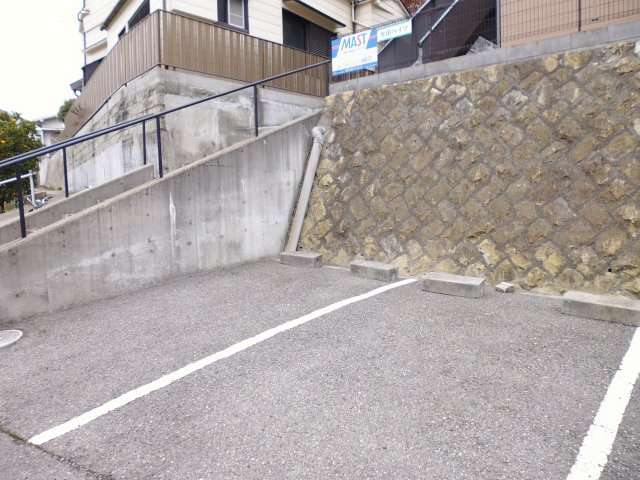 生田ハイツの駐車場