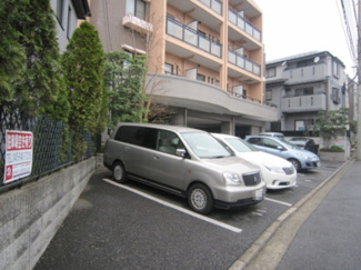【駐車場】 | いつでも目の届く敷地内に駐車場を完備しています♪荷物がかさばりがちなお買物にも、車があると便利ですよね☆