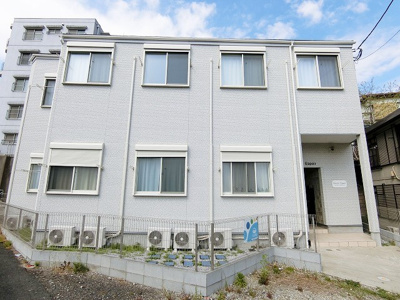 【外観】 | リベルテ・エスポワール | 小田急線「柿生」駅より徒歩3分の好立地！築浅の2階建てアパートです♪スーパーやコンビニ、ドラッグストアが近くて便利な住環境です☆