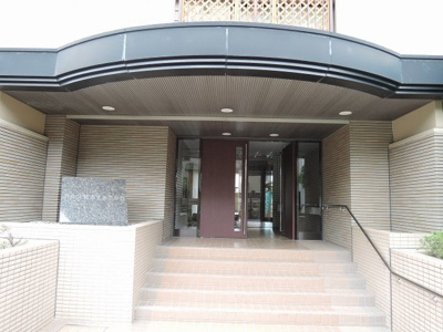 【エントランス】 | 東急ドエル・アルス鷺沼すみれが丘 | 横浜市営地下鉄ブルーライン「中川」駅徒歩13分！横浜市営地下鉄ブルーライン「センター北」駅徒歩15分！東急田園都市線「鷺沼」駅バス9分「すみれが丘」バス停徒歩2分の2線3駅利用可能！