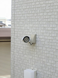 【その他共用部分】 | 共用部にある防犯カメラです！夜遅くに帰宅する時も、お出かけ時でも安心ですね♪