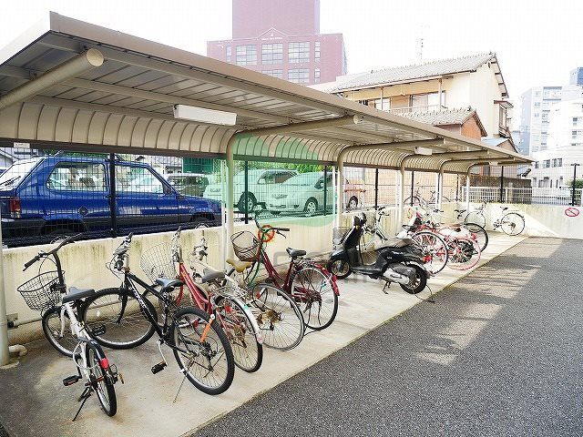 レジディア高宮の駐車場