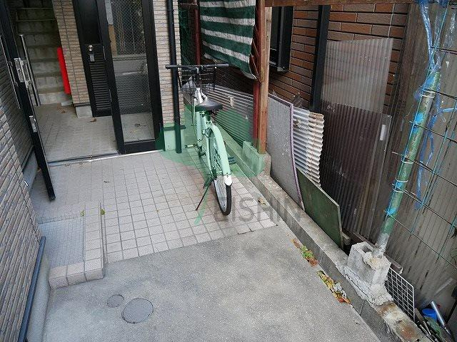 ピュア箱崎7番館の駐車場
