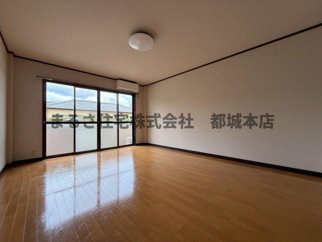スタンダードコーポの居間・リビング