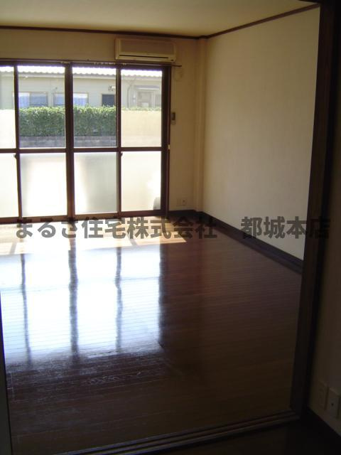 スタンダードコーポの居間・リビング