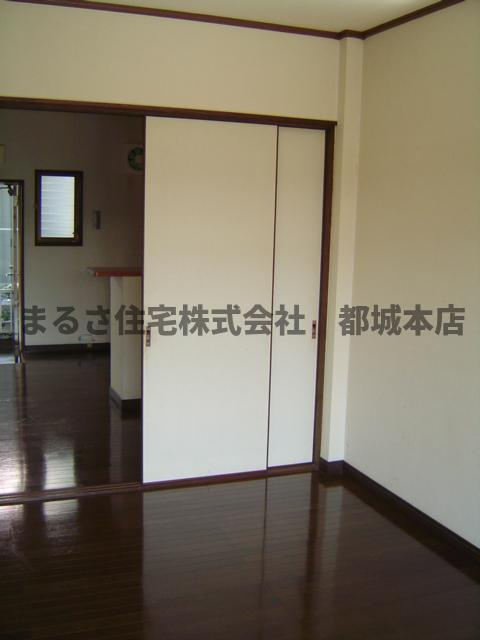 スタンダードコーポの居間・リビング