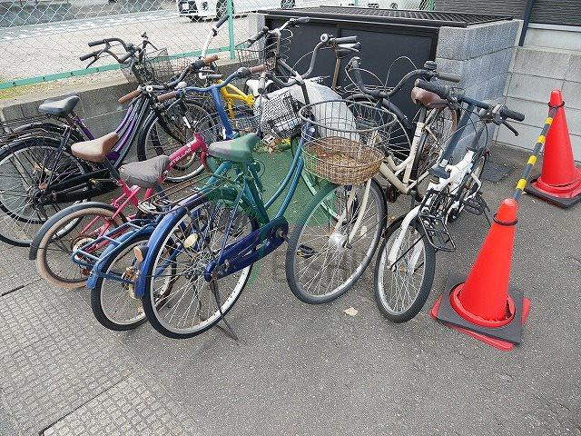 クレア箱崎6番館の駐車場