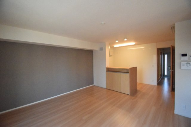 ソレイユの居間・リビング|カウンターキッチンです