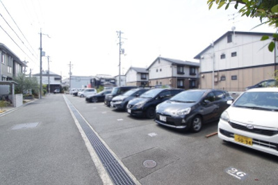 【駐車場】 | メゾンフルールトモＢ棟 | 駐車場完備です